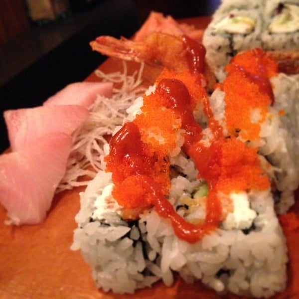 Foto tomada en Tomo Japanese Restaurant  por Otis S. el 4/8/2014