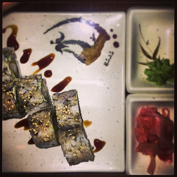รูปภาพถ่ายที่ Koizi Endless Hibachi &amp; Sushi Eatery โดย Otis S. เมื่อ 7/17/2013