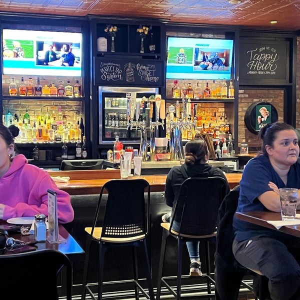 WoodnTap American Restaurant in Wallingford