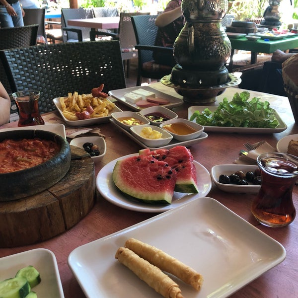 Foto diambil di Osman Bey Konağı Cafe Restorant oleh Esra U. pada 7/27/2019