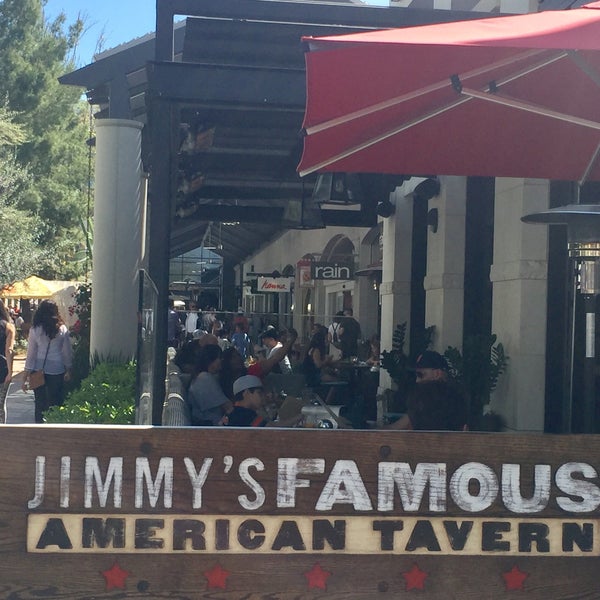 รูปภาพถ่ายที่ Jimmy&#39;s Famous American Tavern โดย Minta B. เมื่อ 4/2/2017
