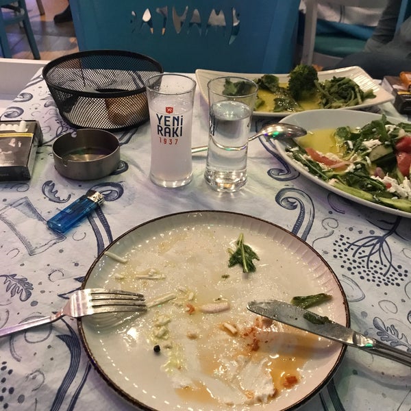 Foto tirada no(a) Mavra Restaurant por Birolbacak em 4/25/2023