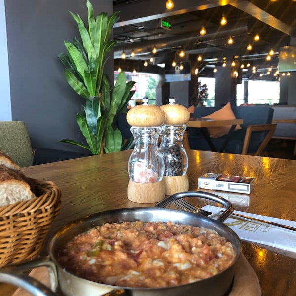 Foto tomada en Qplus Cafe &amp; Restaurant  por Faruk el 7/29/2019