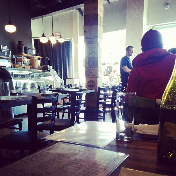 1/11/2015 tarihinde Chris A.ziyaretçi tarafından Sona Creamery &amp; Wine Bar'de çekilen fotoğraf