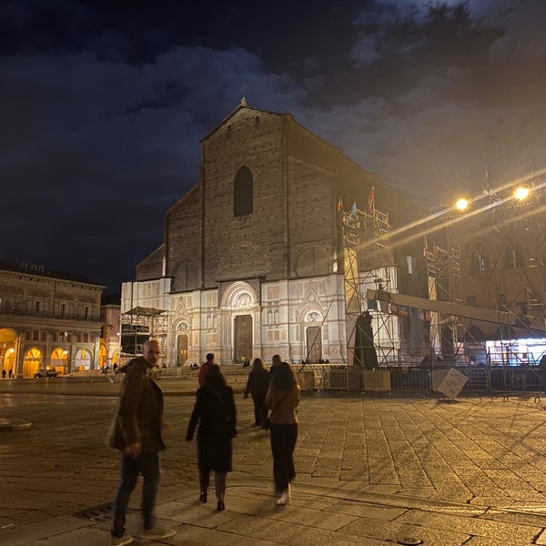Снимок сделан в Piazza Maggiore пользователем Peter T. 5/3/2023