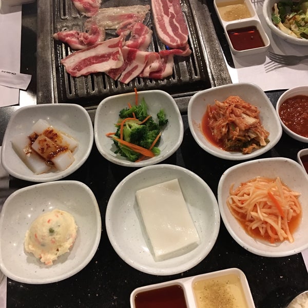 6/2/2017 tarihinde Kaye M.ziyaretçi tarafından O Dae San Korean BBQ'de çekilen fotoğraf