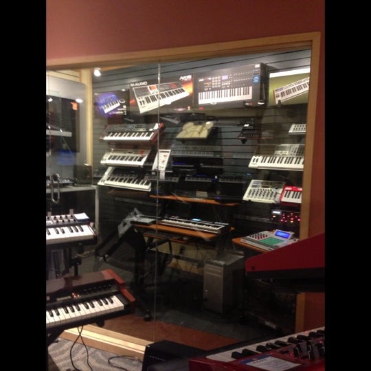 Foto diambil di Long &amp; McQuade Musical Instruments oleh Noush S. pada 8/7/2013