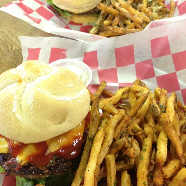 2/6/2013 tarihinde Jeremy B.ziyaretçi tarafından Honest Abe&#39;s Burgers &amp; Freedom'de çekilen fotoğraf