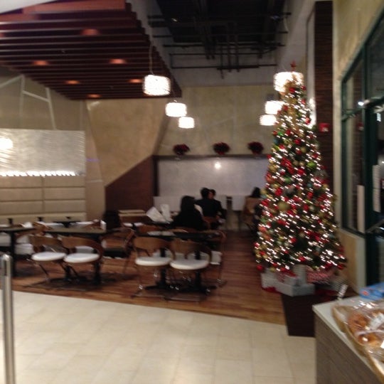 12/12/2012 tarihinde IC C.ziyaretçi tarafından CROME Signature Bakery and Cafe'de çekilen fotoğraf