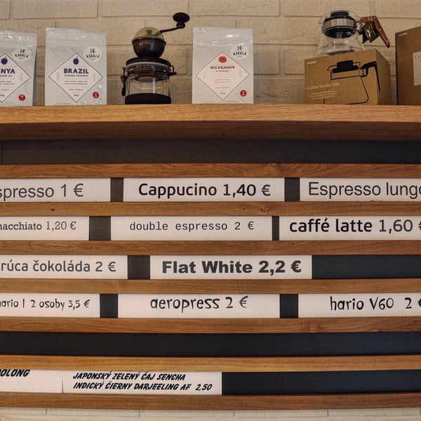 รูปภาพถ่ายที่ DOT. Espresso Bar โดย Matúš D. เมื่อ 12/23/2015