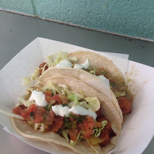 1/31/2016 tarihinde Matt S.ziyaretçi tarafından Best Fish Taco in Ensenada'de çekilen fotoğraf