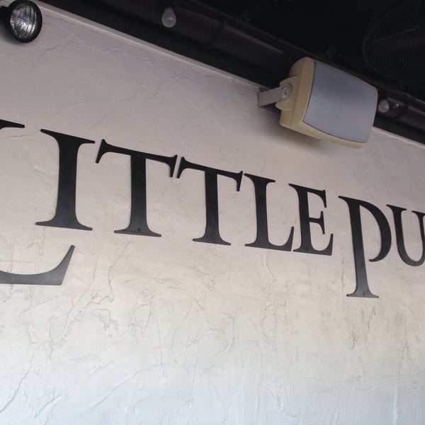 Foto tirada no(a) Little Pub por Ron B. em 5/15/2015