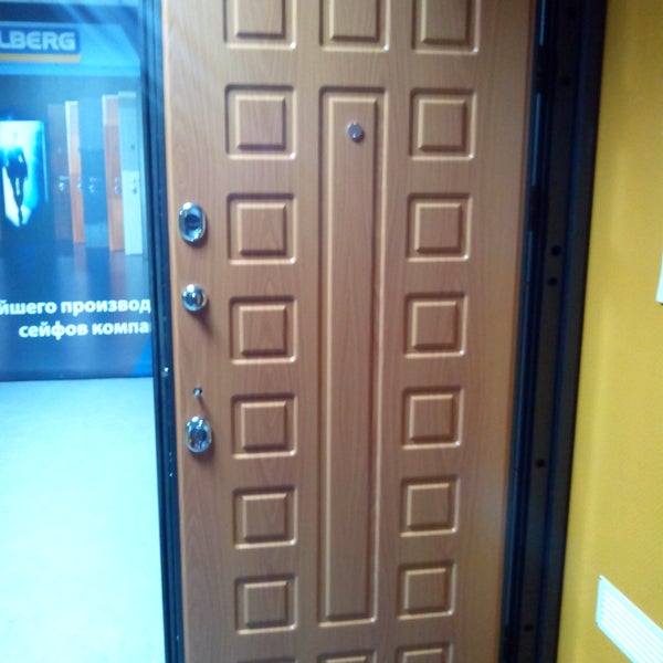 Авито екатеринбург дверь. Дверные панели Екатеринбурга. Мир дверей Екатеринбург фото снаружи. Мир дверей Екатеринбург фото входа.