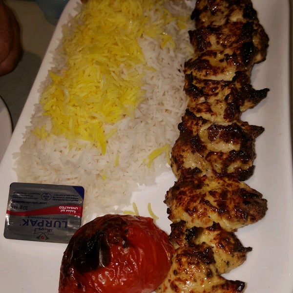 Das Foto wurde bei Iran Zamin Restaurant von Giso F. am 8/10/2017 aufgenommen