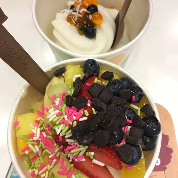 Yogurtland East Hollywood 3 tips from 276 visitors