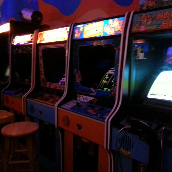 Foto scattata a Robot City Games and Arcade da Annie ʚϊɞ Z. il 5/31/2014