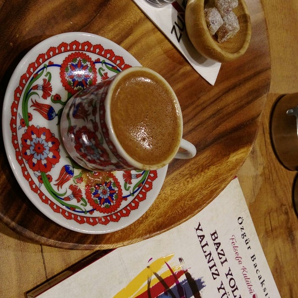 3/24/2018 tarihinde Hil@ll .ziyaretçi tarafından Zukka Kitap &amp; Kafe'de çekilen fotoğraf