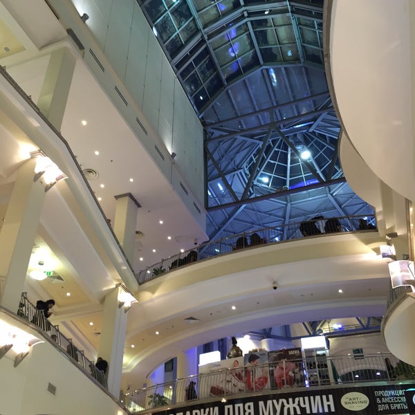 รูปภาพถ่ายที่ Atrium Mall โดย s c. เมื่อ 1/16/2016