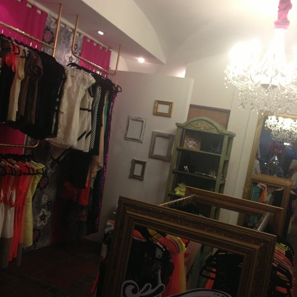Логотипы модных бутиков. Chic boutique. Chic boutique. Этикетка на платье. Chic boutique.