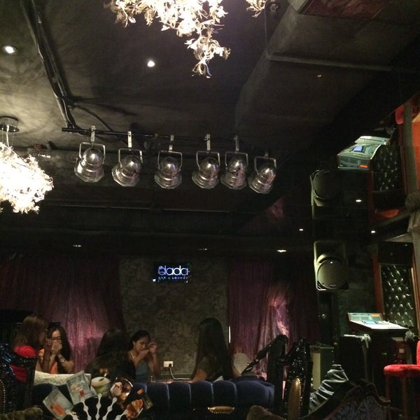 Foto tomada en Dada Bar + Lounge  por Motosachi I. el 7/23/2015