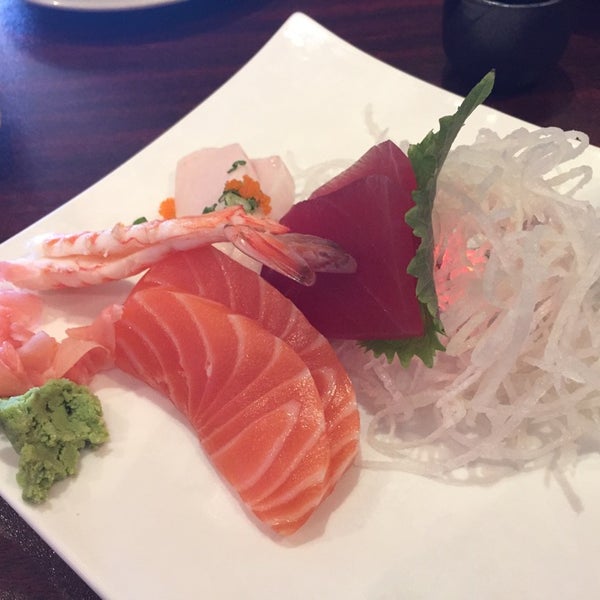 Photo taken at Oyama Sushi by Claire on 11/25/2014