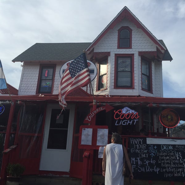 Foto scattata a Claws Seafood House da Michael P. il 9/5/2015
