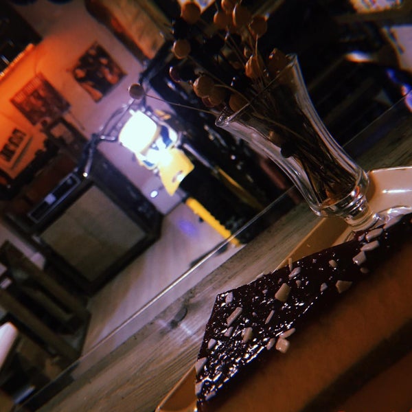 Das Foto wurde bei Cafe Antre von Tuğçe Emine Y. am 3/17/2019 aufgenommen