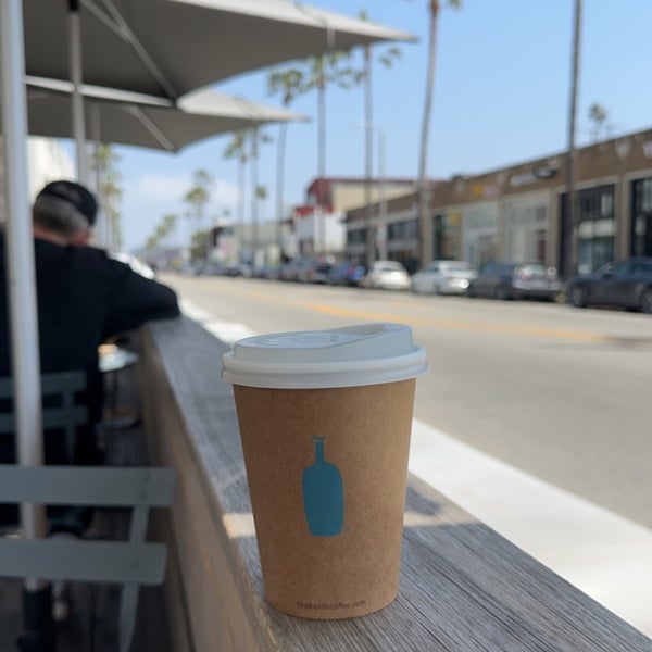 Photo taken at Blue Bottle Coffee by 7 on 4/24/2023
