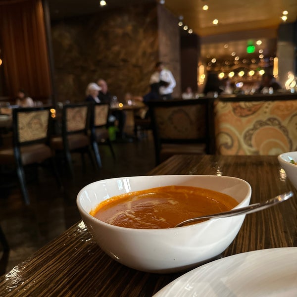 Foto tirada no(a) Spice Affair Beverly Hills Indian Restaurant por 7 em 5/19/2023