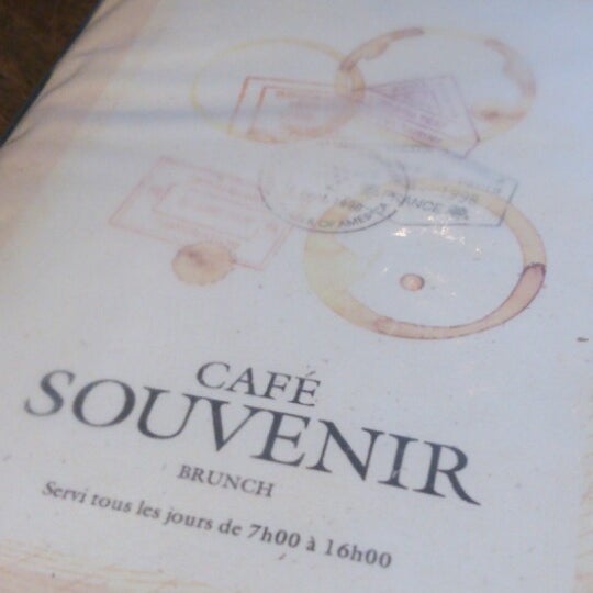 Foto diambil di Café Souvenir oleh Jacques P. pada 7/29/2013