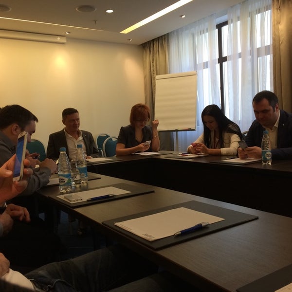 Конференция мтс сцена. Билайн конференция. Офис мтс. Конференц мтс. Конференц мтс.