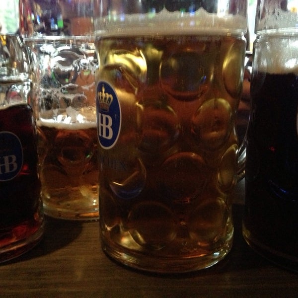 6/12/2013 tarihinde Chadwick 😎ziyaretçi tarafından Bar Munich'de çekilen fotoğraf