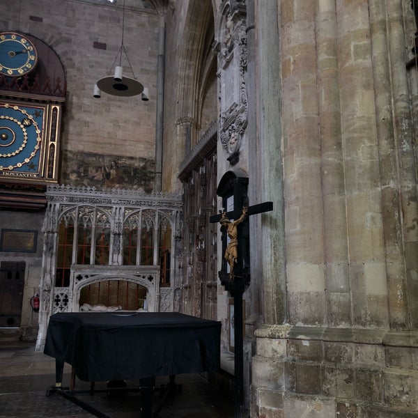 Photo taken at Exeter Cathedral by Naif . on 7/21/2018