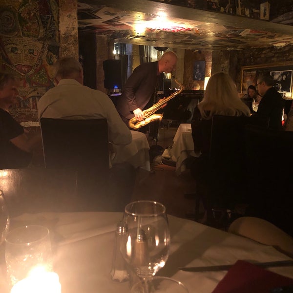Das Foto wurde bei Chez Papa Jazz Club von Mia J. am 6/18/2019 aufgenommen
