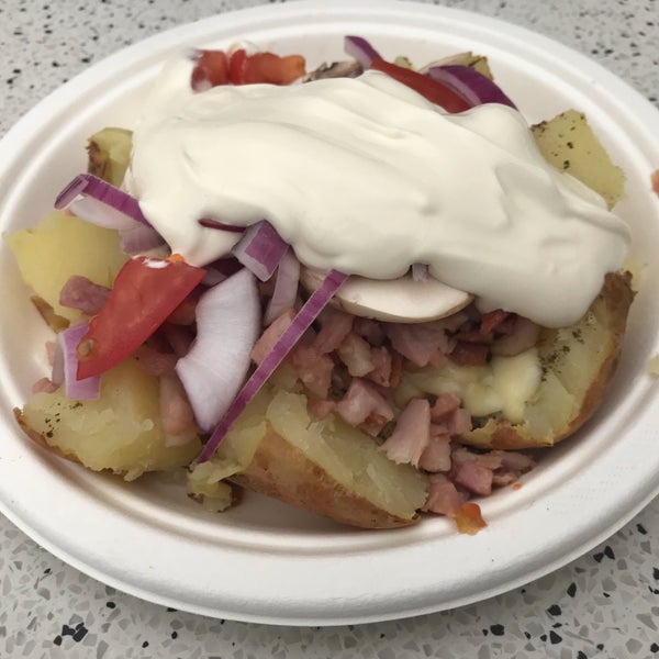 Castle Towers Food Court 방문자 434명의 팁 5개