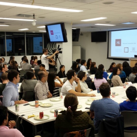 Foto tomada en Harvard Innovation Lab  por Abby F. el 10/18/2013