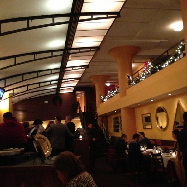 Foto tomada en B. Smith&#39;s Restaurant Row  por John S. el 1/3/2013