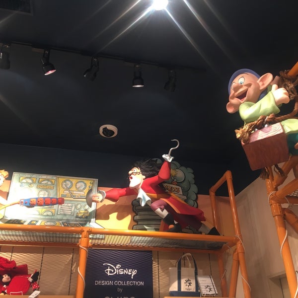 Photos At ディズニーストア 梅田 大阪市 大阪府