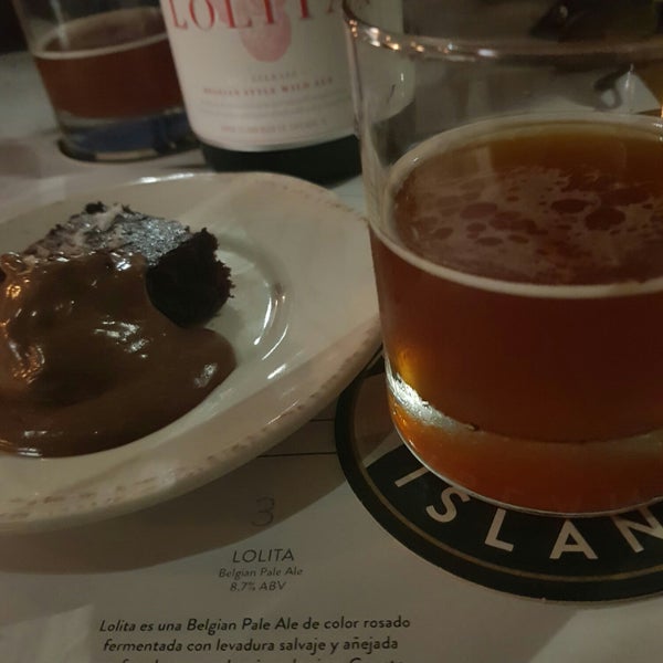 Photo taken at Goose Island Pub by Gmedna on 6/1/2018