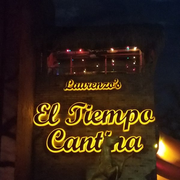 Photo taken at El Tiempo Cantina - Westheimer by Penny on 3/2/2018