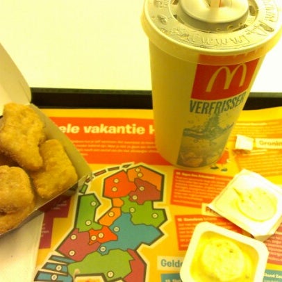 Снимок сделан в McDonald&#39;s пользователем Eveline Q. 11/15/2012