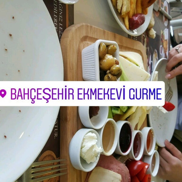 Снимок сделан в Bahçeşehir Ekmek Evi Gurme пользователем NRL 3/27/2017