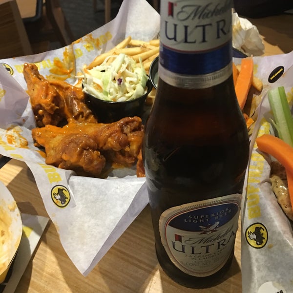 Buffalo Wild Wings Av. Miguel Alemán 108