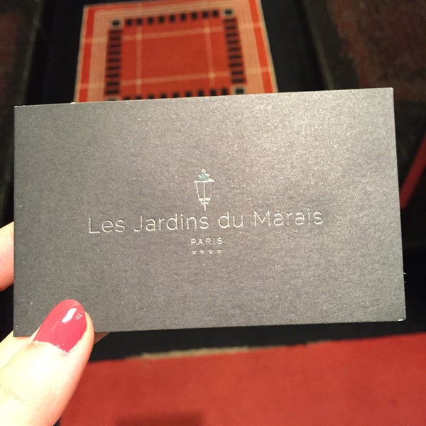 Foto diambil di Hôtel Les Jardins du Marais oleh Esther G. pada 1/26/2016