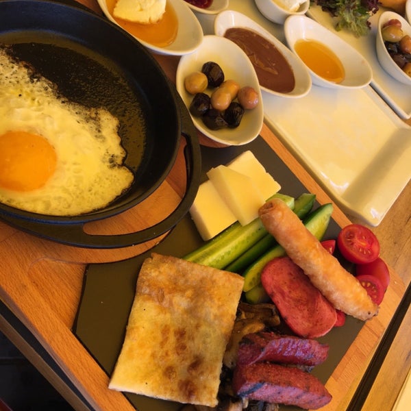 6/30/2019에 Taner A.님이 Chaplin Cafe &amp; Restaurant에서 찍은 사진