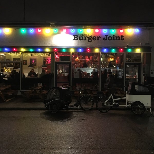 Foto tomada en Tommi&#39;s Burger Joint  por Laura el 1/12/2019