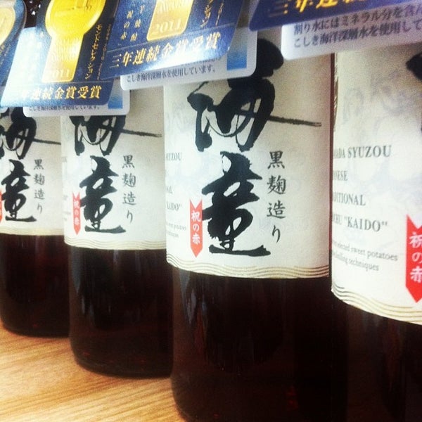 Foto scattata a Adega de Sake | 酒蔵 da Alexandre Tatsuya I. il 1/23/2014