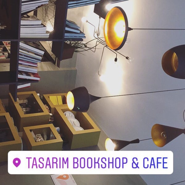 Снимок сделан в Tasarım Bookshop Cafe пользователем Selin A. 3/25/2017
