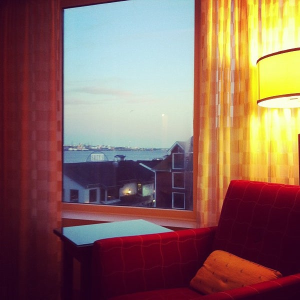 Foto diambil di Halifax Marriott Harbourfront Hotel oleh Ty W. pada 12/1/2012