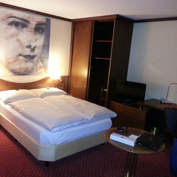 รูปภาพถ่ายที่ Living Hotel Prinzessin Elisabeth โดย Taner Ö. เมื่อ 12/2/2013